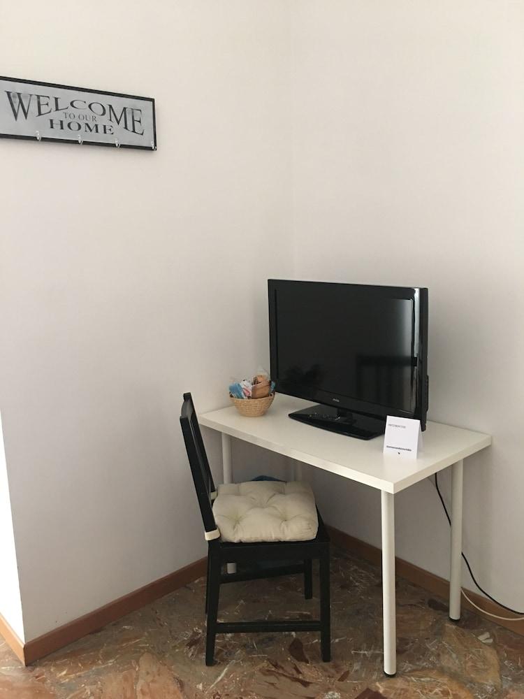 Damiani & Sister Bed and breakfast 2*