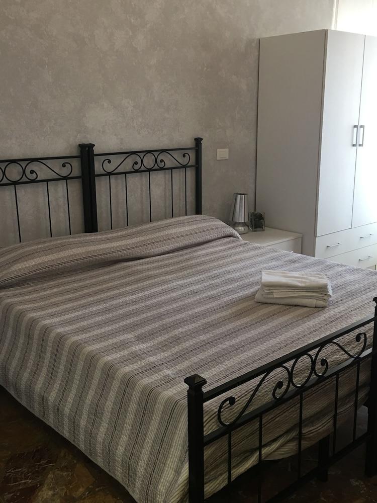 Damiani & Sister Bed and breakfast 2*